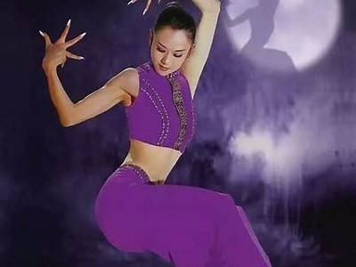 妯辫姳的妩媚姿态：绾胯时尚与传统的完美交融